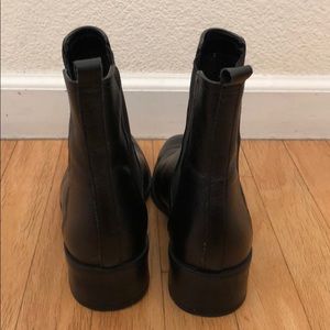 kenneth cole reaction women's salt chelsea pull on flat bootie ankle boot